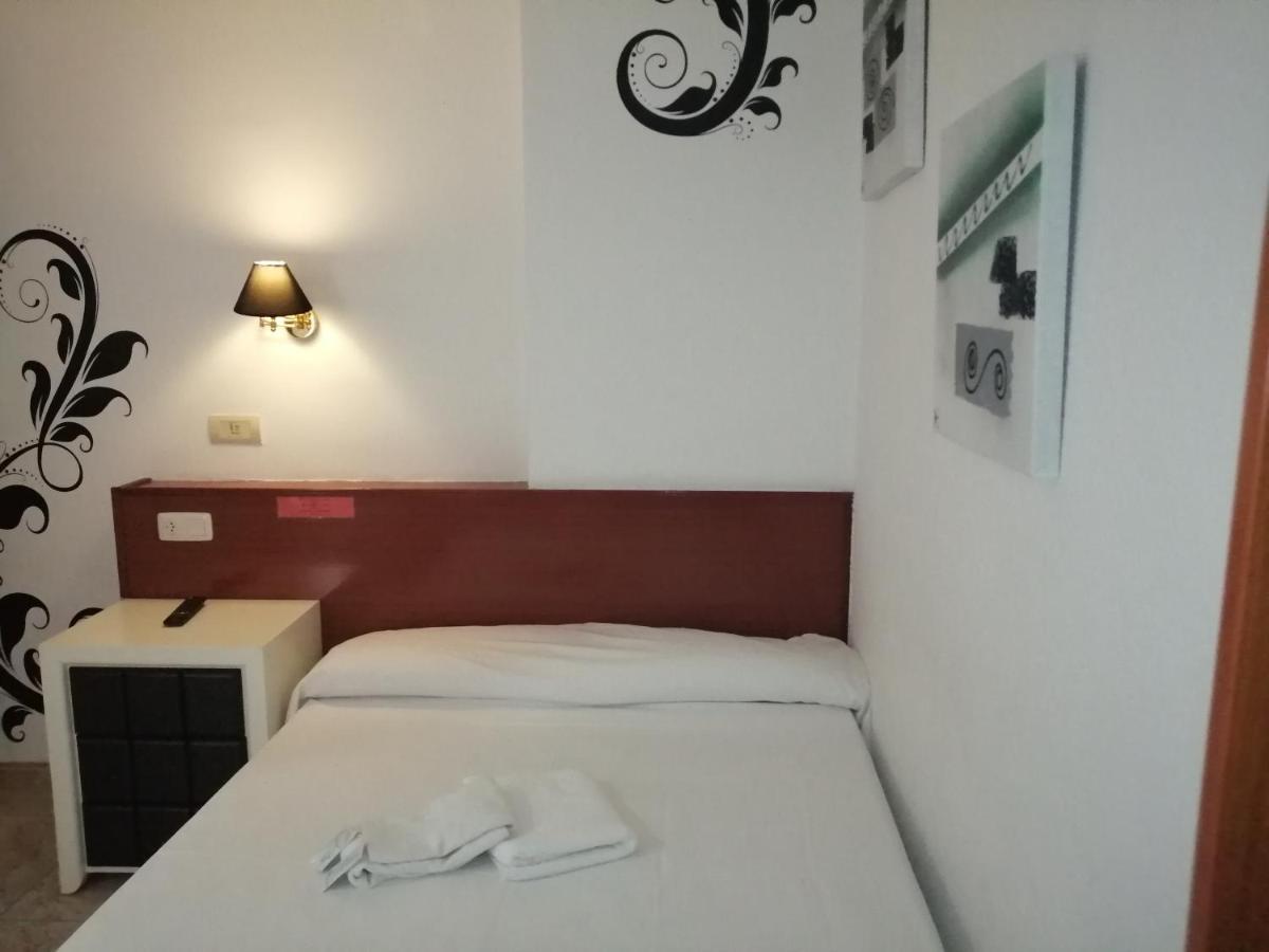 Hostal Jaime I ウエスカ エクステリア 写真