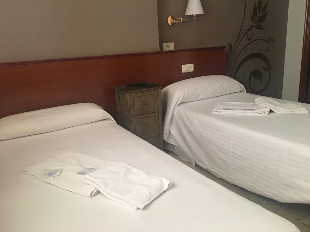 Hostal Jaime I ウエスカ エクステリア 写真